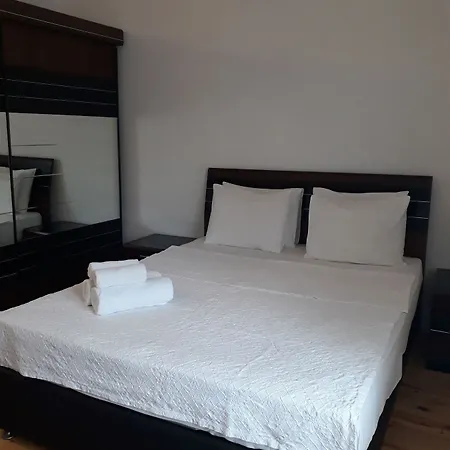 Palm Hotel *